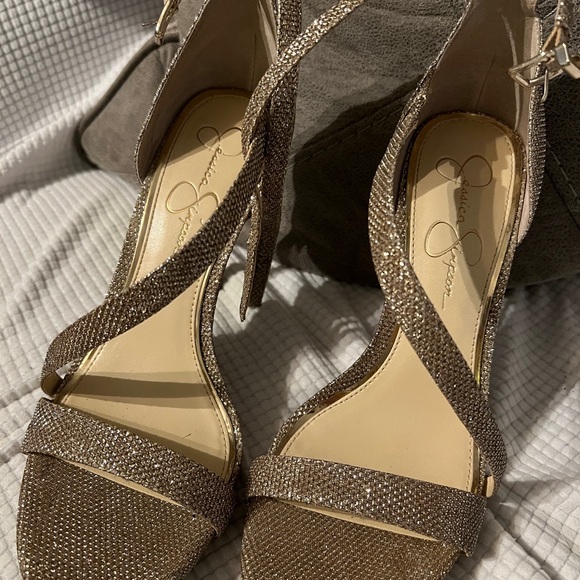 Beautiful Jessica Simpson Heels! A neutral color will go with everything. - Picture 3 of 3